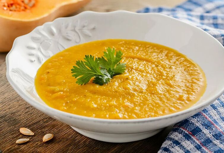 A sopa de poros de cabaza é un primeiro prato saudable e sinxelo para a gota. 