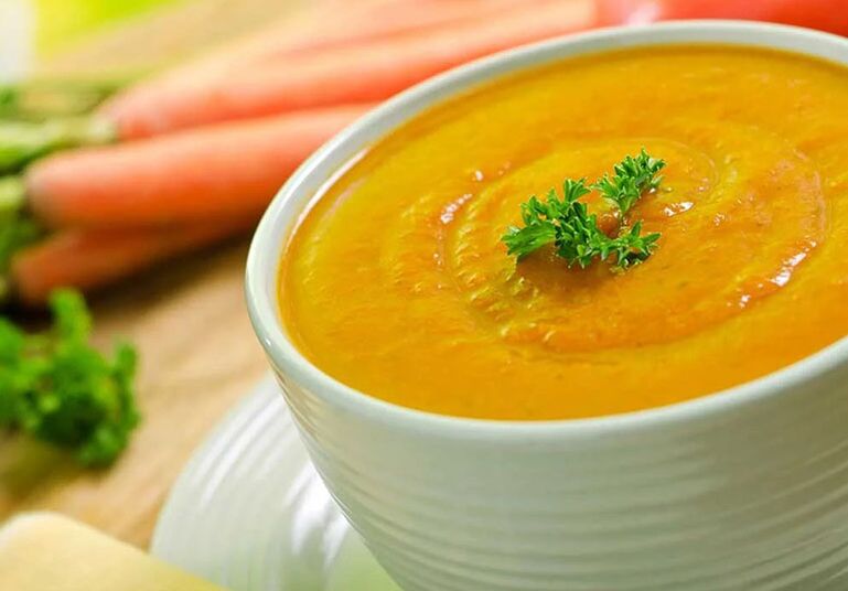 Sopa de puré de verduras na dieta para a gota